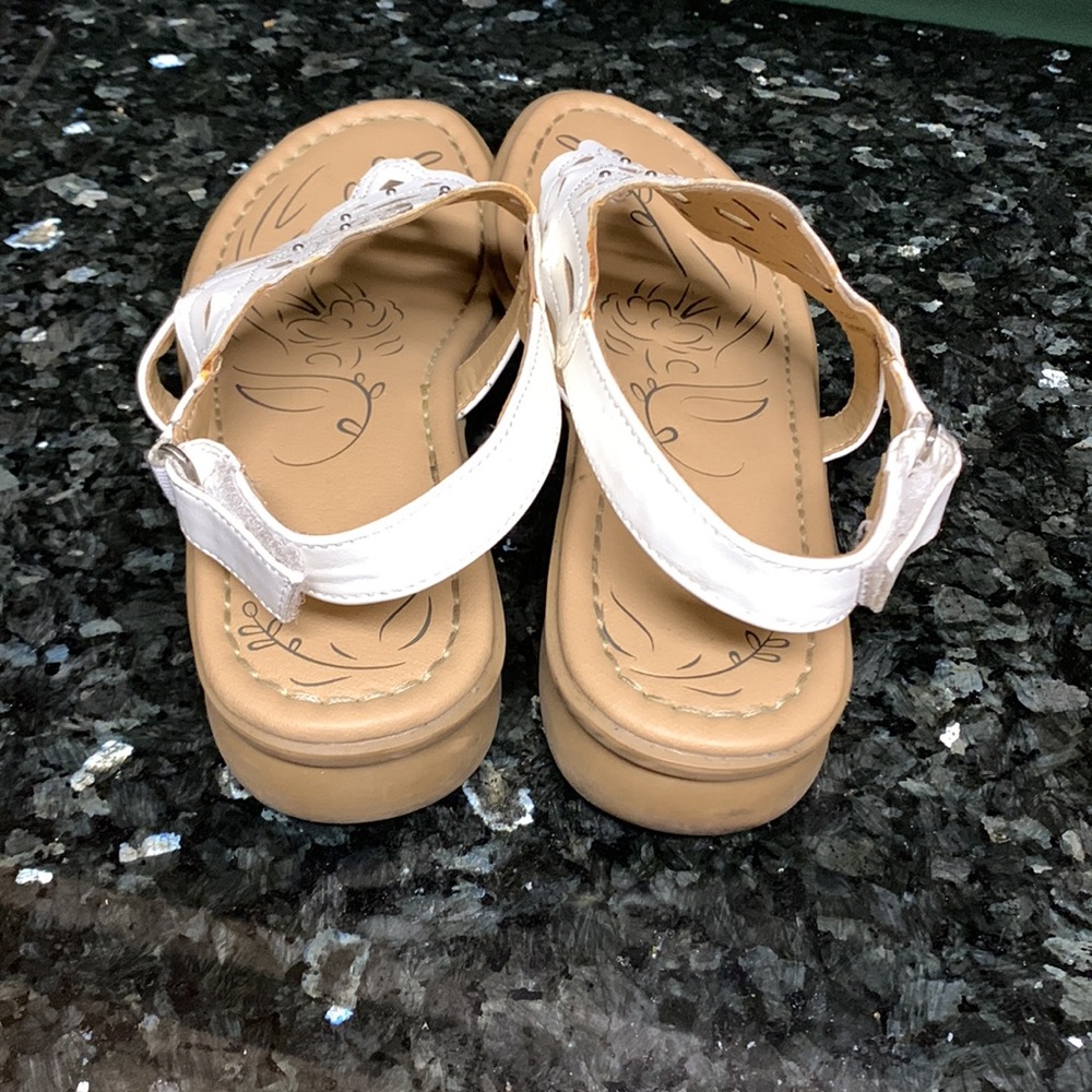 Naturalizer White Sandals size 10 - Picture 2 of 5